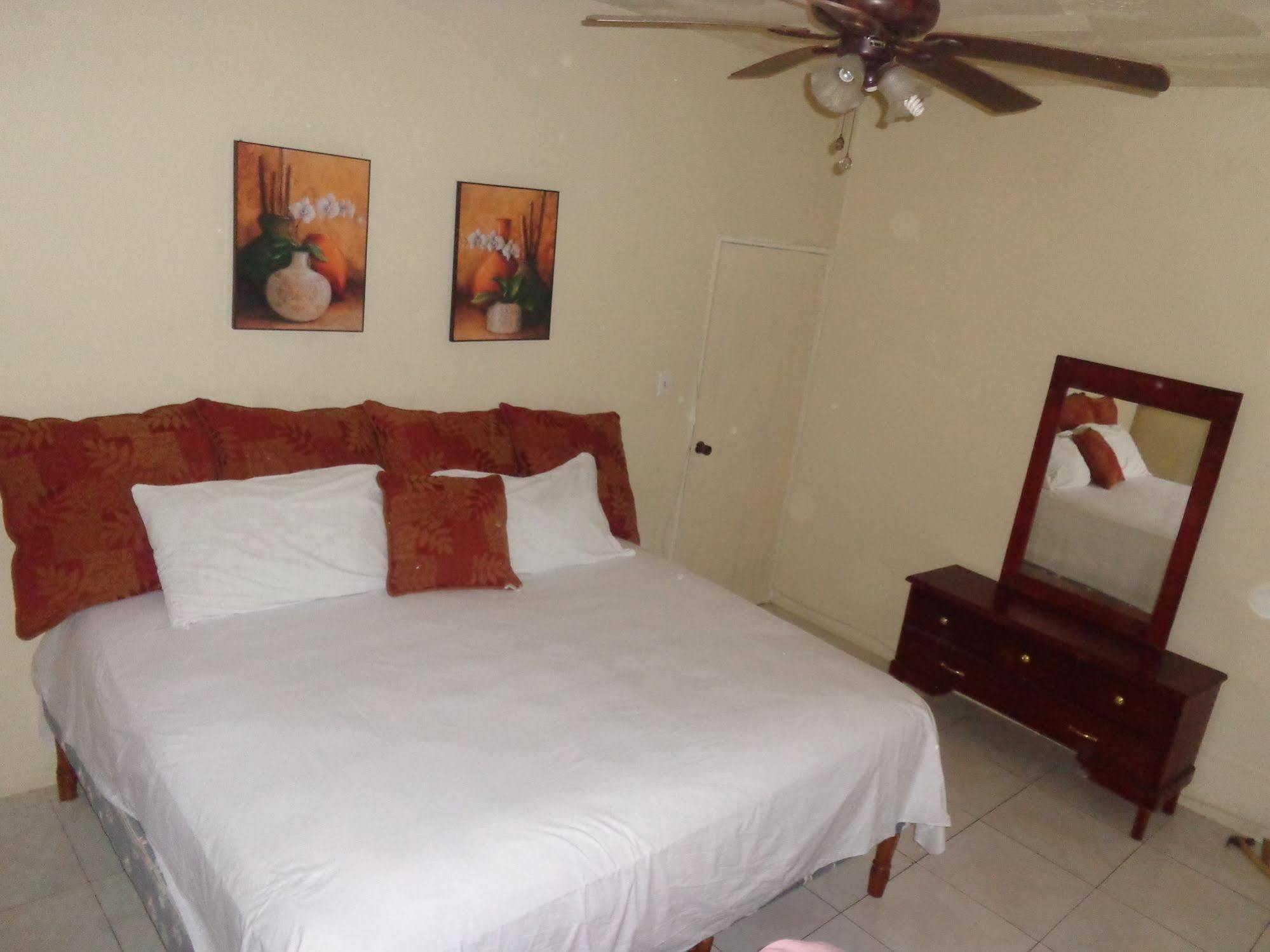 Bethel Court Guesthouse Montego Bay Exterior foto